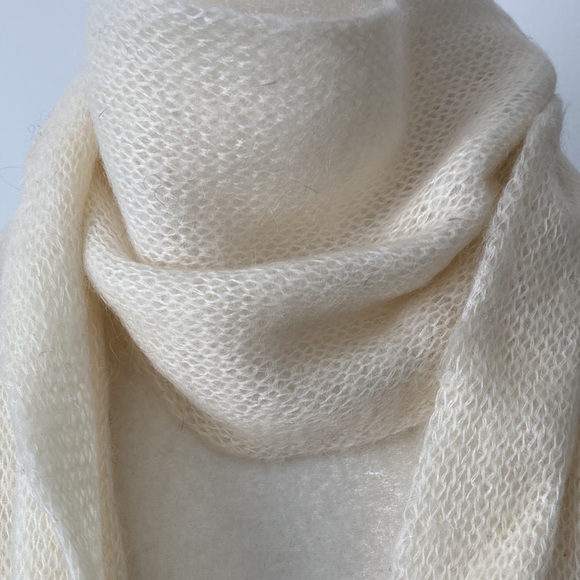 GAP Off White Scarf - Picture 4 of 7